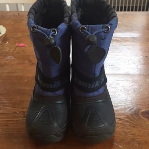 Kamik kids snow boots.  Size 9.